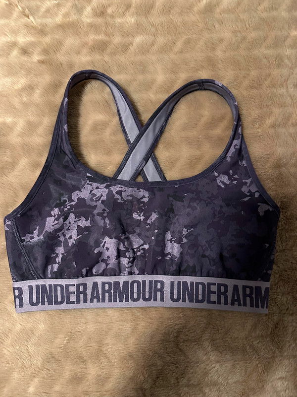 Under Armor Sports Bra in M 1