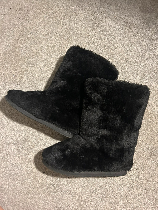 y2k fuzzy boots 1