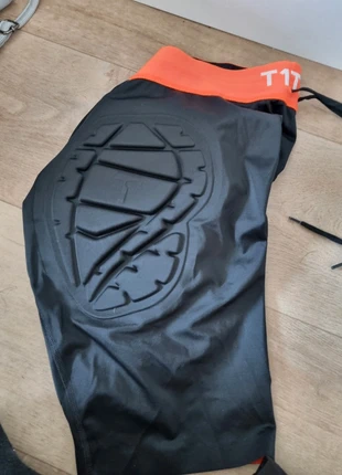 Beschermingsbroekje keepen, merk: Titan, staat: Nieuw zonder prijskaartje, maat: S, € 12,00, € 13,30 inclusief Kopersbescherming