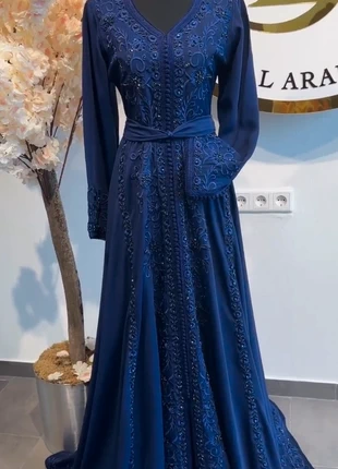 Caftan bleu, merk: caftan, staat: Nieuw zonder prijskaartje, maat: Universele maat, € 140,00, € 147,70 inclusief Kopersbescherming