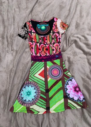 Robe multicolore desigual taille M, marque: Desigual, état: Très bon état, taille: M / 38 / 10, 10,00 €, 11,20 € Protection acheteurs incluse