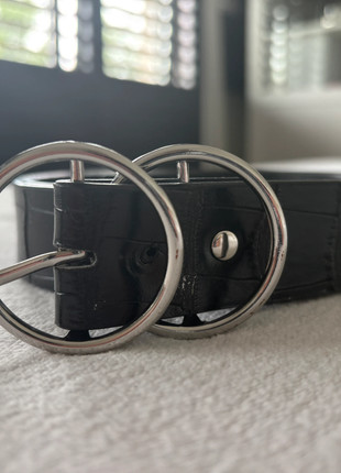 Zwarte riem met dubbele ronde gesp – croco look (110 cm), marque: C&A, état: Bon état, taille: 110 cm, 4,00 €, 4,90 € Protection acheteurs incluse