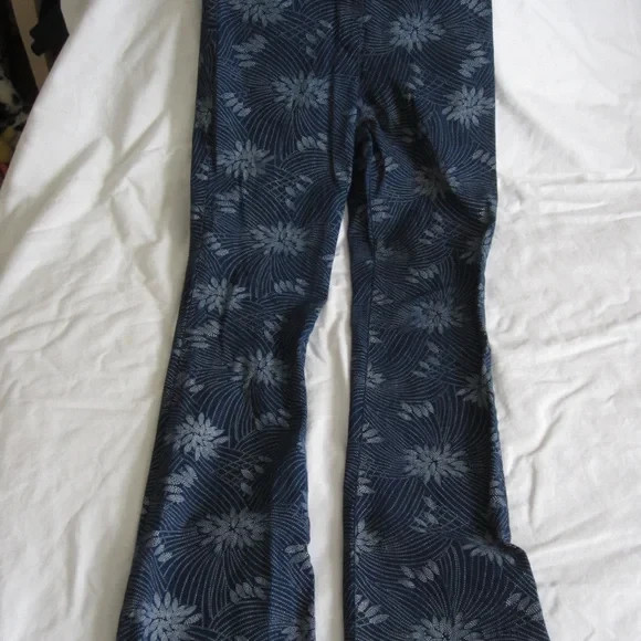 Tracy Evans Soft Cotton Blue/White Floral Pants ~ Size 9 1