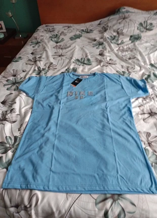 T Shirts nike blue, neuf avec étiquette, jamais porté, marque: Nike, état: Neuf avec étiquette, taille: XXL, 12,00 €, 13,30 € Protection acheteurs incluse