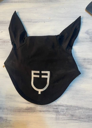 Vendo cuffietta nera equestro full, merk: Equestro, staat: Heel goed, € 20,00, € 21,70 inclusief Kopersbescherming