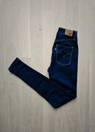 Jean Levi's Demi Curve Skinny ,Premium,BigE Taille W25/L32💯👖, marca: Levi's, estado: Novo sem etiquetas, tamanho: XS / 34 / 6, €15.00, €16.45 inclui Proteção do Comprador
