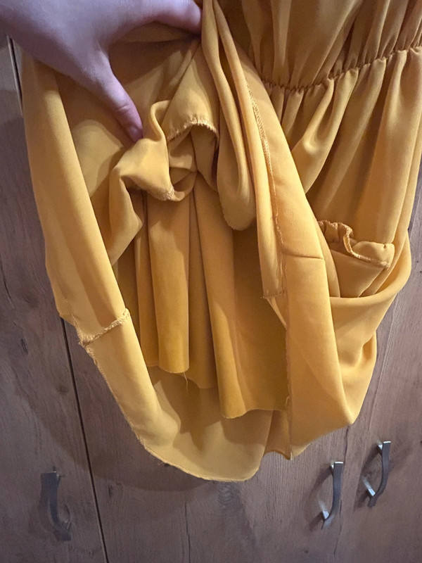 Żółta sukienka z długim rękawem 2