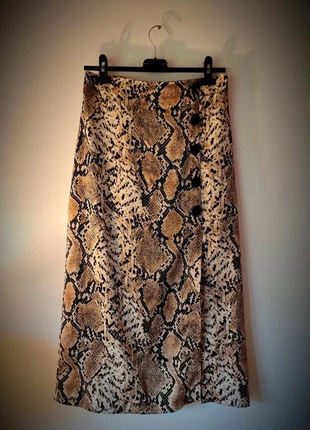 Jupe effet serpent boutonné avec fente Love M 38/40, marca: Love M, estado: Muito bom, tamanho: M / 38 / 10, €12.00, €13.30 inclui Proteção do Comprador