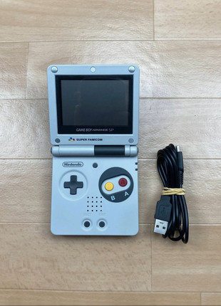 Nintendo Game Boy Advance SP - Super Famicom - Très bon état - Envoi Rapide - Garantie 6 Mois, marque: Nintendo, état: Très bon état, 141,00 €, 148,75 € Protection acheteurs incluse