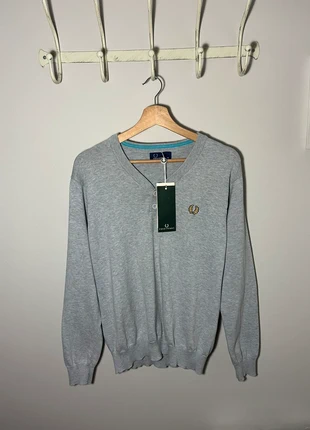 🩶 Fred Perry Grey Henley Sweater – Size M, brand: Fred Perry, condizioni: Nuovo senza cartellino, taglia: M, €42.50, €45.33 include la Protezione acquisti