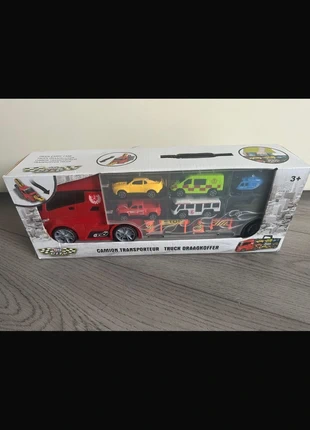 Vrachtauto met 5 auto’s en 1 helikopter, merk: jj city, staat: Nieuw zonder prijskaartje, maat: 3 jaar / 98 cm, € 10,00, € 11,20 inclusief Kopersbescherming