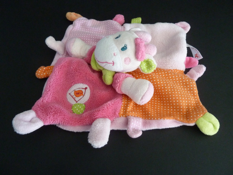 NICOTOY Doudou plat vache rose foulard vert oiseau