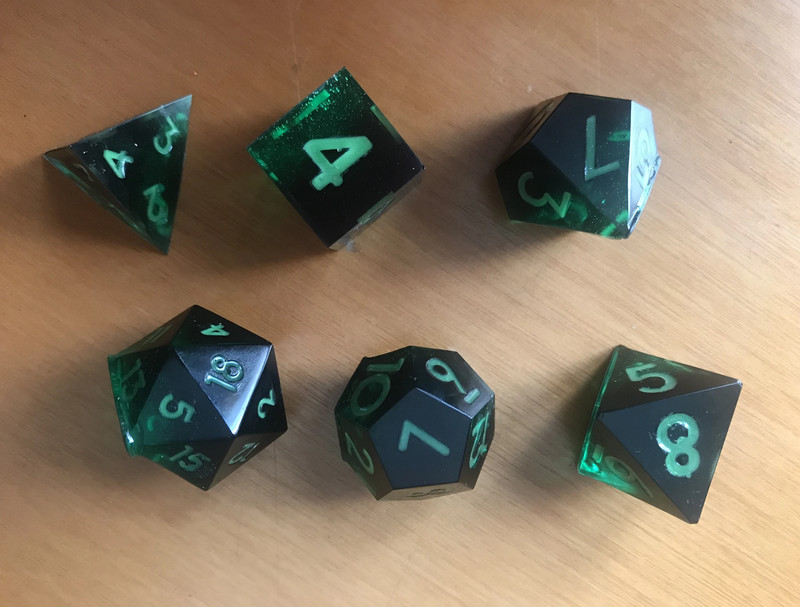 Set di 6 Dadi in Resina Artiginali Verde e Nero + sacchetto gratis / Handcrafted Dice Set + free bag 4