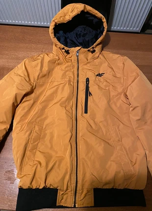 Jas 4F, marca: 4F, estado: Bueno, tamaño: M, 12,00 €, 13,30 € Protección al comprador incluida