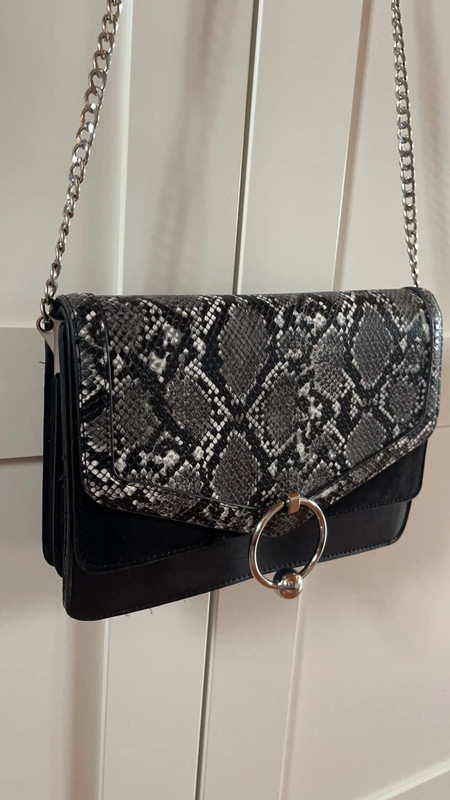 Sac bandouli re motif python noir et blanc