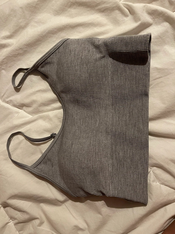 Brassière grise Uniqlo 1