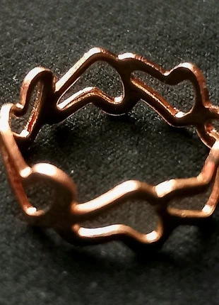 Anello con cuori scavati color oro ., brand: Boutique Italiana, condizioni: Ottime, taglia: 17,7 mm Ø / 16, €7.50, €8.58 include la Protezione acquisti