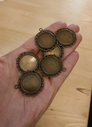 6 pendentifs ronds 18mm en métal couleur bronze, brand: perlerie, condizioni: Nuovo senza cartellino, €2.30, €3.12 include la Protezione acquisti