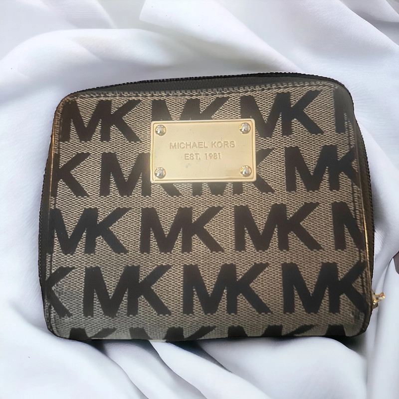 Michael Kors signature logo wallet 1