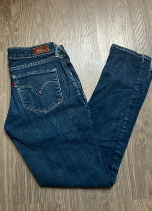 Jean levis bold curve taille basse W30, brand: Levi's, condizioni: Ottime, taglia: M / IT 42 / EU 38, €12.00, €13.30 include la Protezione acquisti