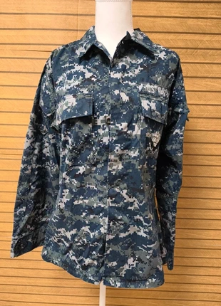 Veste U.S. Navy – Camouflage digital bleu – Taille S Long – Authentique uniforme militaire américain, marque: US NAVY, état: Très bon état, taille: S, 15,00 €, 16,45 € Protection acheteurs incluse