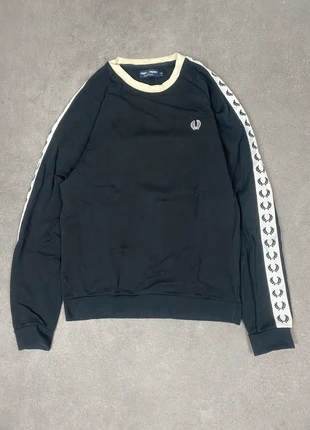 Pull Fred Perry noir et blanc avec logo brodé blanc et bande sur les manche taille S, marke: Fred Perry, zustand: Gut, größe: S, 19,90 €, 21,60 € inklusive Vinted-Käuferschutz