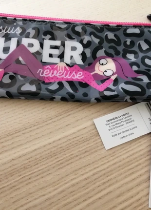 Trousse super rêveuse de chez dlp, brand: Derrière la Porte, condition: New with tags, €5.00, €5.95 includes Buyer Protection Pro