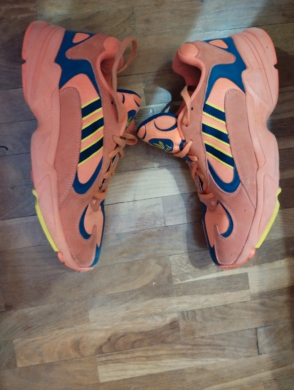 Adidas yung top 1 naranja