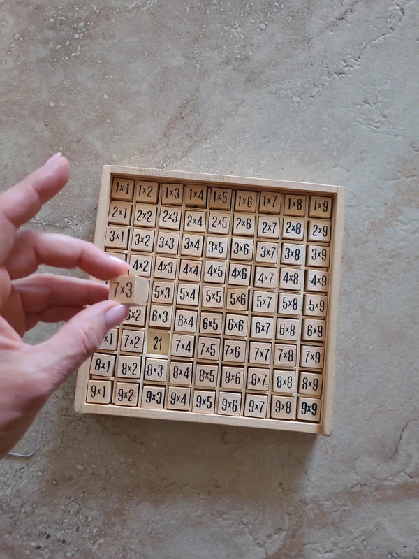 Jeu en bois pour apprendre les tables de multiplication  4