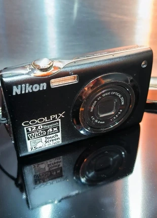 Nikon Coolpix S4000 – Compact tactile 12 MP + pack complet prêt à l’emploi, brand: Nikon, condizioni: Ottime, €100.00, €105.70 include la Protezione acquisti