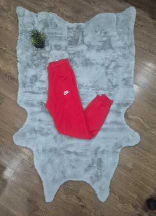 Jogging nike rouge en coton, marque: Nike, état: Neuf sans étiquette, taille: XS, 12,00 €, 13,30 € Protection acheteurs incluse