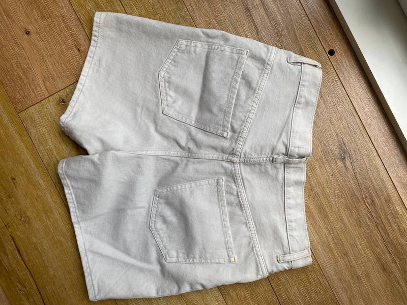 Shorts with little belt 3