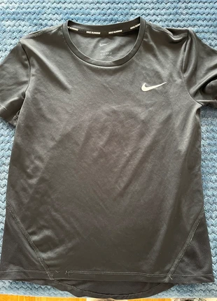 T-shirt Nike tecnica, marke: Nike, zustand: Sehr gut, größe: XS, 7,00 €, 8,05 € inklusive Vinted-Käuferschutz