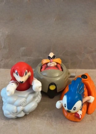 Mac Donald’s 1993 - Rare et collector lot de 3 jouets Sonic, Knuckles et Robotnik 6 à 9 cm, marque: Mac Donalds, état: Bon état, taille: 4 ans / 104 cm, 16,00 €, 17,50 € Protection acheteurs incluse