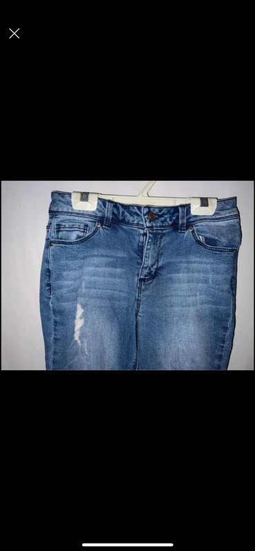 Women’s medium-wash distressed jeans size 3 3