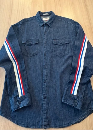 Chemise Tommy Hilfiger Jeans – Taille M – Denim Bleu, Bandes Tricolores Signature, brand: Tommy Hilfiger, condizioni: Ottime, taglia: M, €19.90, €21.60 include la Protezione acquisti Pro