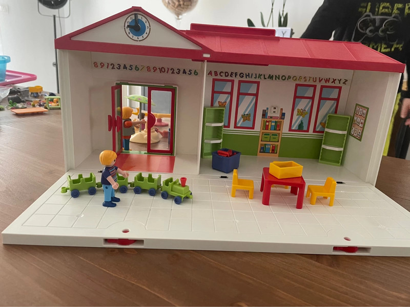 PLAYMOBIL 5606 City Life - Le jardin d'enfants transportable