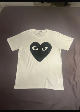 T-shirt cdg noir, marca: Comme des Garçons, estado: Novo com etiquetas, tamanho: L, €30.00, €32.20 inclui Proteção do Comprador