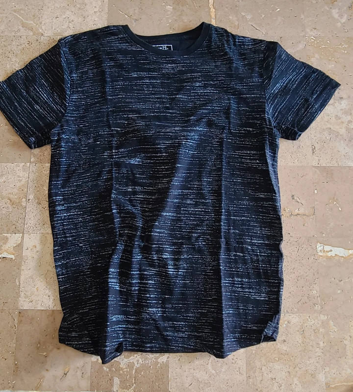 Rue21 black and gray t-shirt S 1