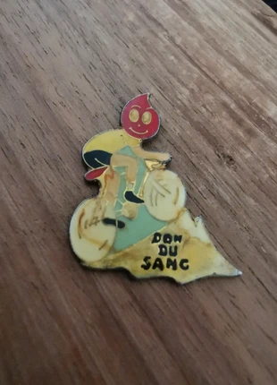 Pin's Don du sang , brand: Vintage, condition: Satisfactory, €2.00, €2.80 includes Buyer Protection