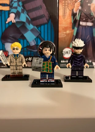 Lot 3 figurine type Lego jujutsu no kaisen minifigure, marke: Jujutsu Kaisen, zustand: Sehr gut, größe: Bis zu 1 Monat / 50, 10,00 €, 11,20 € inklusive Vinted-Käuferschutz
