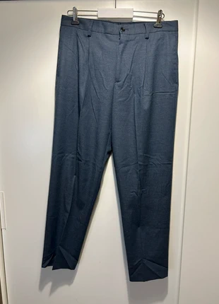 Pantalón de traje tobillero con pinzas de Zara, brand: Zara, condizioni: Ottime, taglia: IT 38 | W28, €15.00, €16.45 include la Protezione acquisti