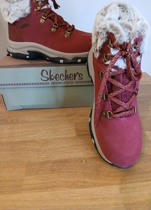 Bottines fourrés outdoor lifestyle rouge foncé et beige 38.5, marque: Skechers, état: Très bon état, taille: 38.5, 37,50 €, 40,08 € Protection acheteurs (Pro) incluse