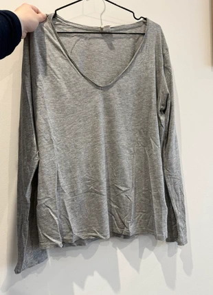 T-shirt manches longues gris col V 40, brand: H&M, condition: Very good, size: L / 40 / 12, €2.50, €3.33 includes Buyer Protection