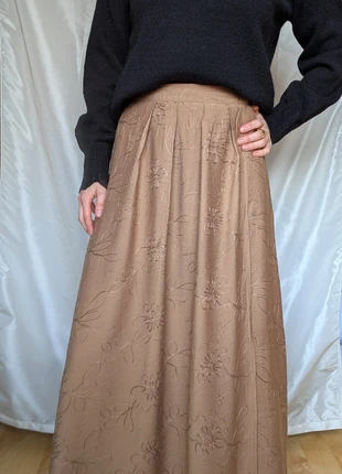 Jupe longue fendue broderie taupe S/M, marke: Boutique Parisienne, zustand: Neu, größe: S / 36 / 8, 35,00 €, 37,45 € beinhaltet Vinted-Käuferschutz Pro