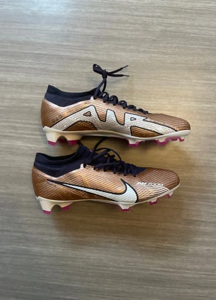 Crampon Nike doré taille 46, brand: Nike, condizioni: Nuovo senza cartellino, taglia: 46, €85.00, €89.95 include la Protezione acquisti