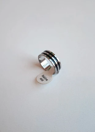 Anillo plateado y negro de acero, brand: Local, condizioni: Nuovo con cartellino, taglia: 18,1 mm Ø / 18,5, €2.50, €3.33 include la Protezione acquisti