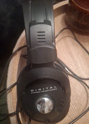 Digital stereo headphones, condition: Very good, £9.99, £11.19 includes Buyer Protection Pro