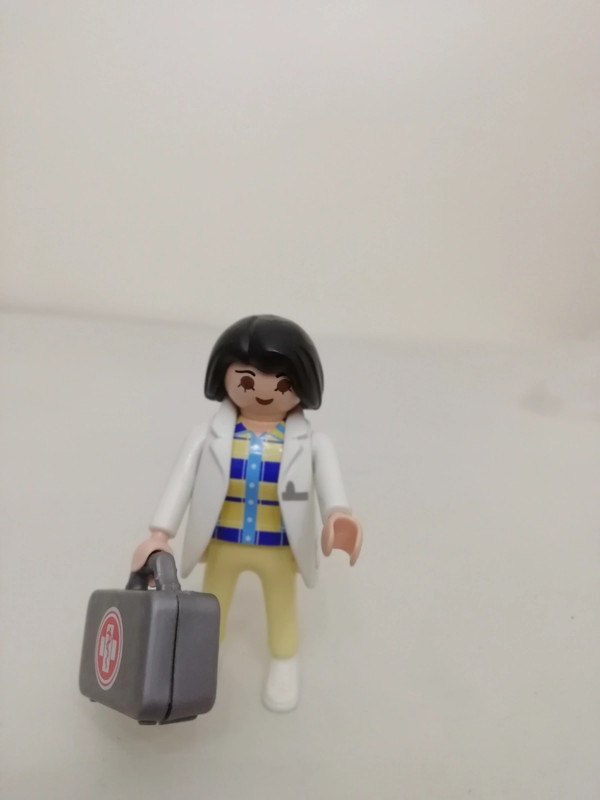 Femme médecin Playmobil