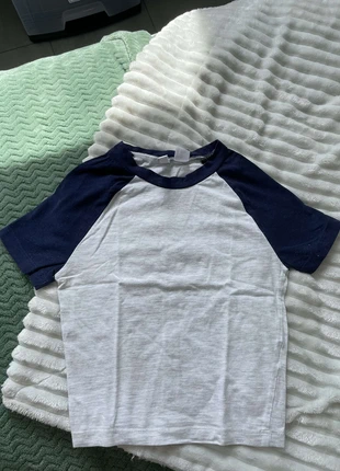 T-shirt style baseball H&M - Coupe unisexe - Taille XXS, marque: H&M, état: Très bon état, taille: XXS / 32 / 4, 3,00 €, 3,85 € Protection acheteurs incluse